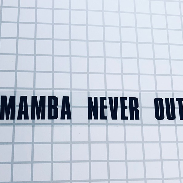 【現貨】
_mamba never out 科比Kobe曼巴永存NBA籃球文字貼紙