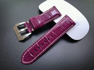 24mm收22mm高質感奪目搶眼漆皮紫色可替代 pan erai原廠錶帶壓鱷魚皮紋真牛皮錶帶,白色牢靠車縫線