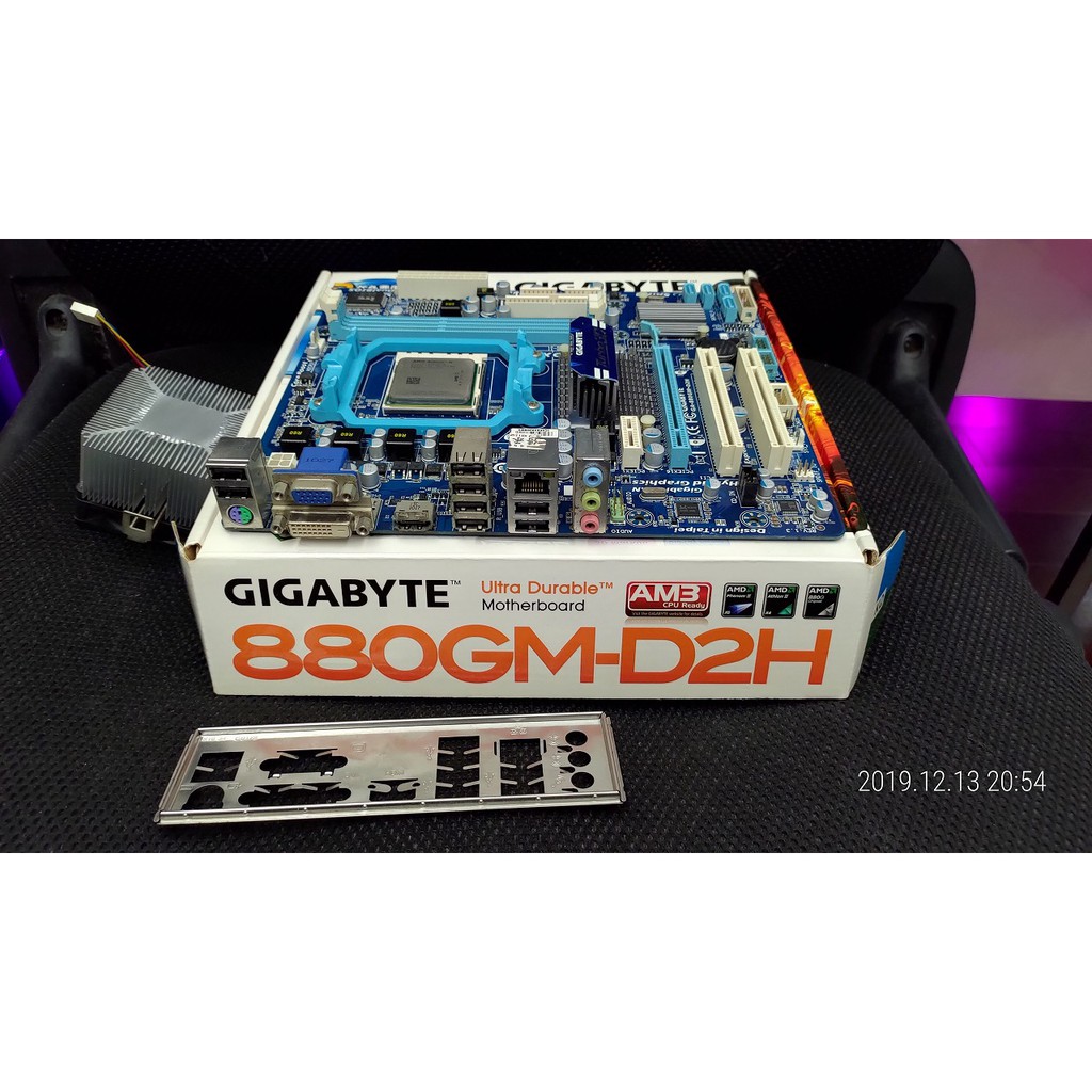 技嘉 Gigabyte GA-880-GM D2H主機板+AMD Athlon II X4 640 原廠散熱器(附盒子)