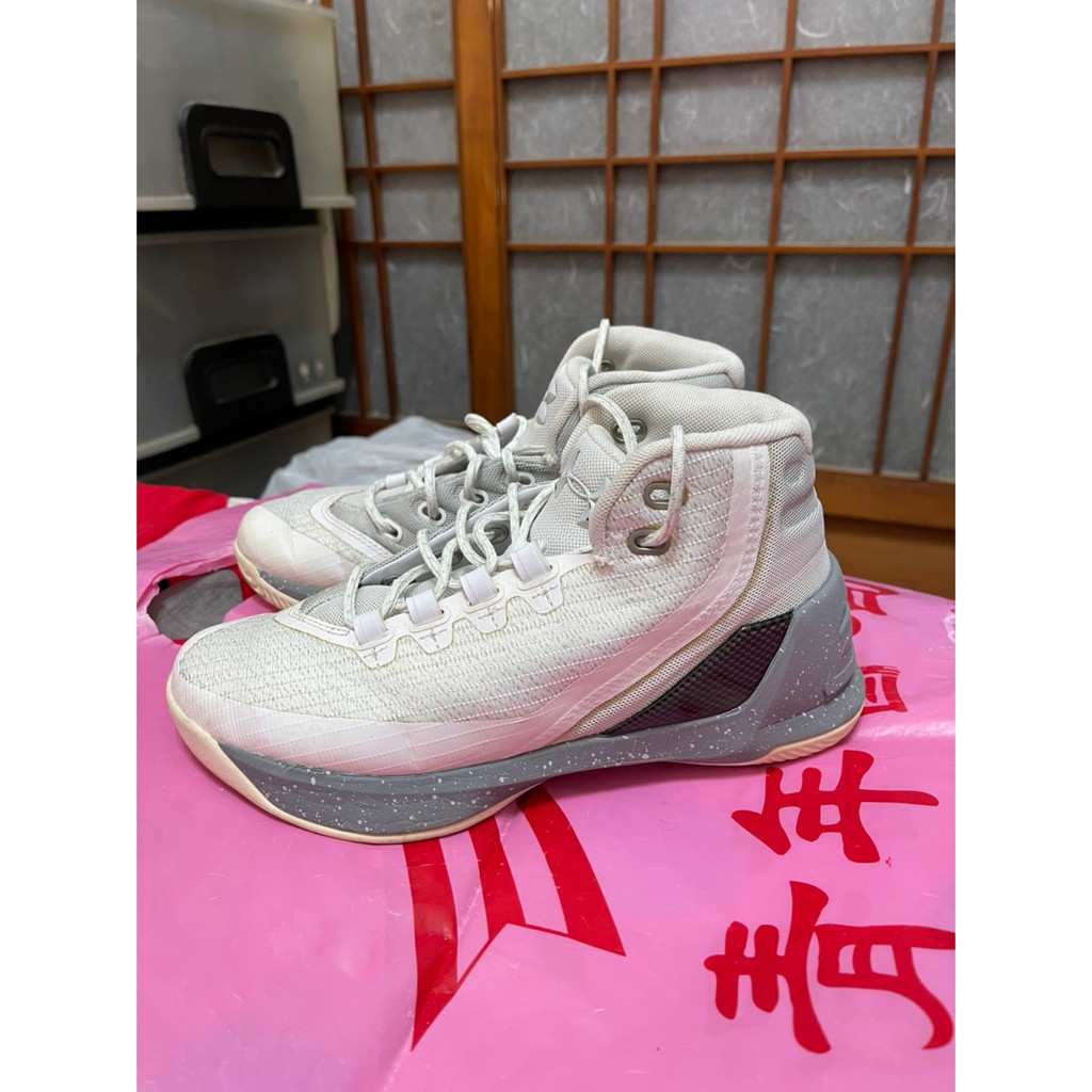 「 二手鞋 」 Under Armour curry 男童籃球鞋 US4.5Y（灰白）鐵3-3