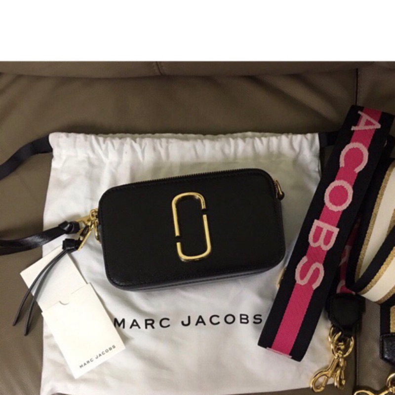 Marc Jacobs 相機包 藝人同款桃紅背帶黑色相機包
