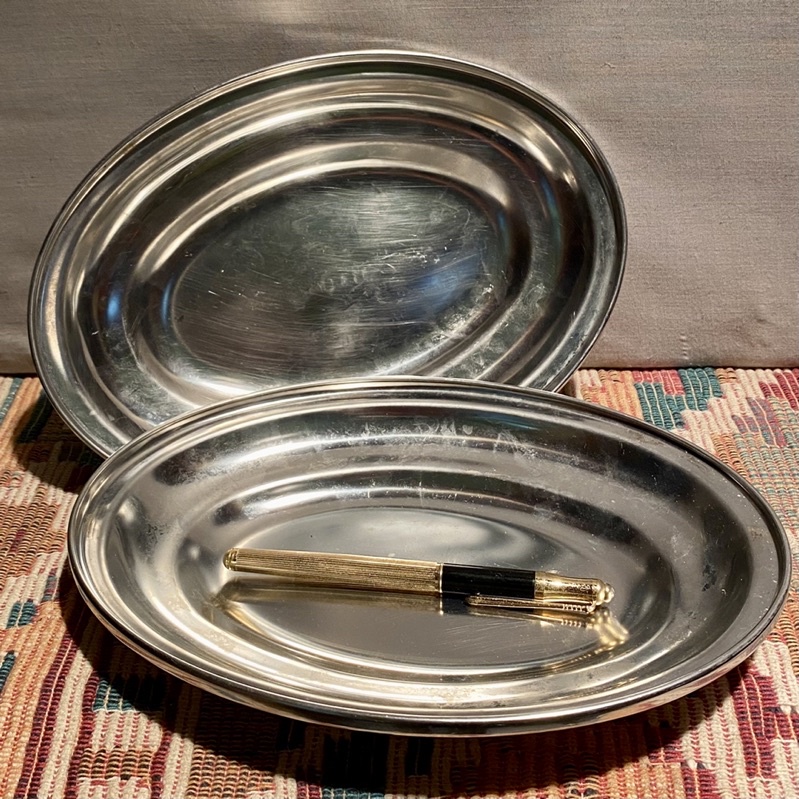 早期 Italy 沖壓金屬盤 2個合售 鐵盤 橢圓形鐵盤 橢圓形盤 金屬盤 沖壓鐵盤 橢圓形鐵盤 橢圓形金屬盤 裝飾盤