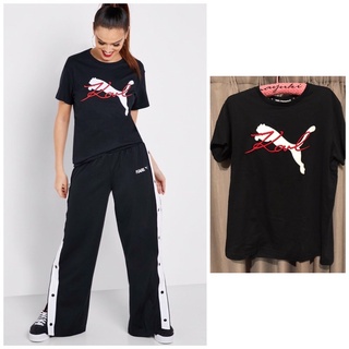 轉賣全新M PUMA KARL Lagerfeld系列 休閒短T 女 黑色 短袖 短踢 短T 595565-01