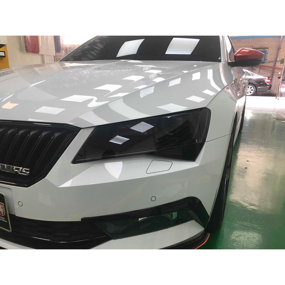 Skoda superb大燈STEK smoke自動修復淺燻黑TPU犀牛皮保護魔燈膜包膜