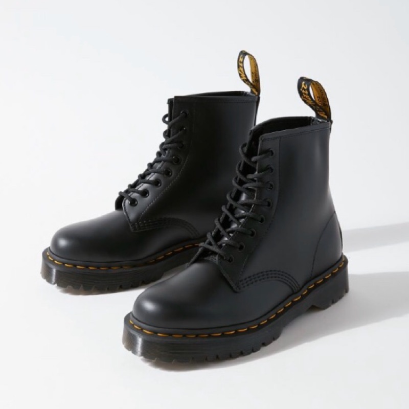 dr martens 1460 pascal 8 eye boot