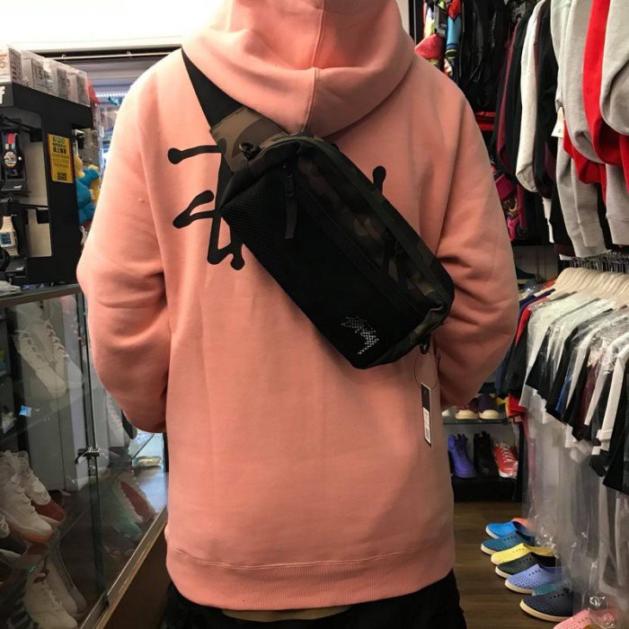 BEETLE STUSSY STOCK SIDE BAG 肩背包 腰包 迷彩 經典 LOGO 現貨