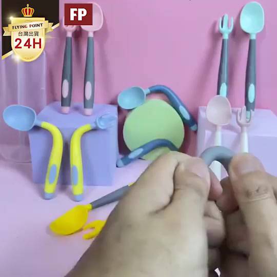 【現貨免運】兒童餐具 兒童學吃飯訓練餐具 扭扭叉勺 矽膠軟勺 寶寶可彎曲勺子 寶寶湯匙叉子【D1-01108】