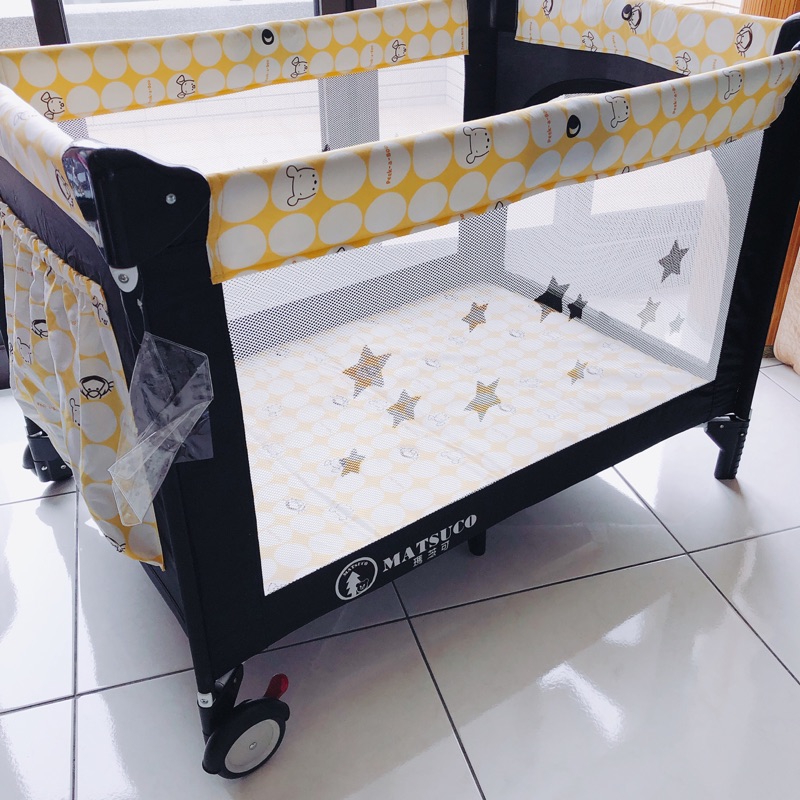 瑪芝可 嬰兒床 遊戲床，約9成新，墊子稍有小污漬