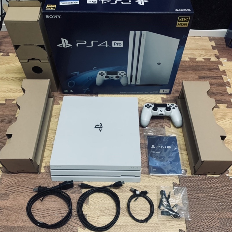 PS4PRO 7117 1TB 冰河白（近全新）三 重 可 面 交