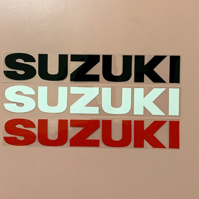 (立體) Suzuki 鈴木 貼紙 機車 汽車 重機 安全帽 防水 不脫落 貼紙 車身貼紙 品質優 黑 白 紅