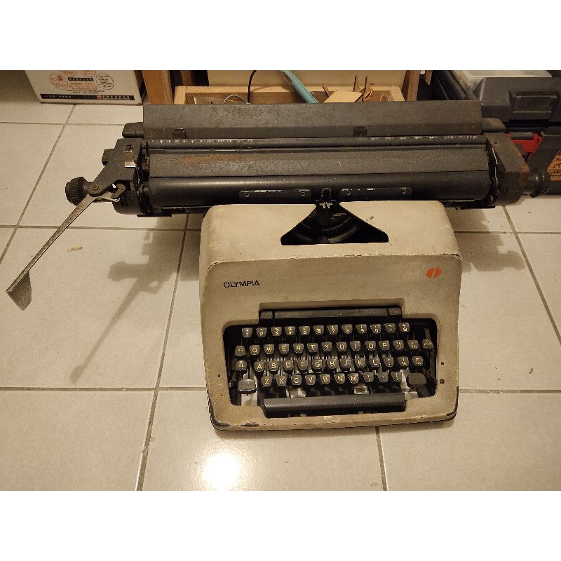 正老件打字機Olympia SG-3 墨西哥制