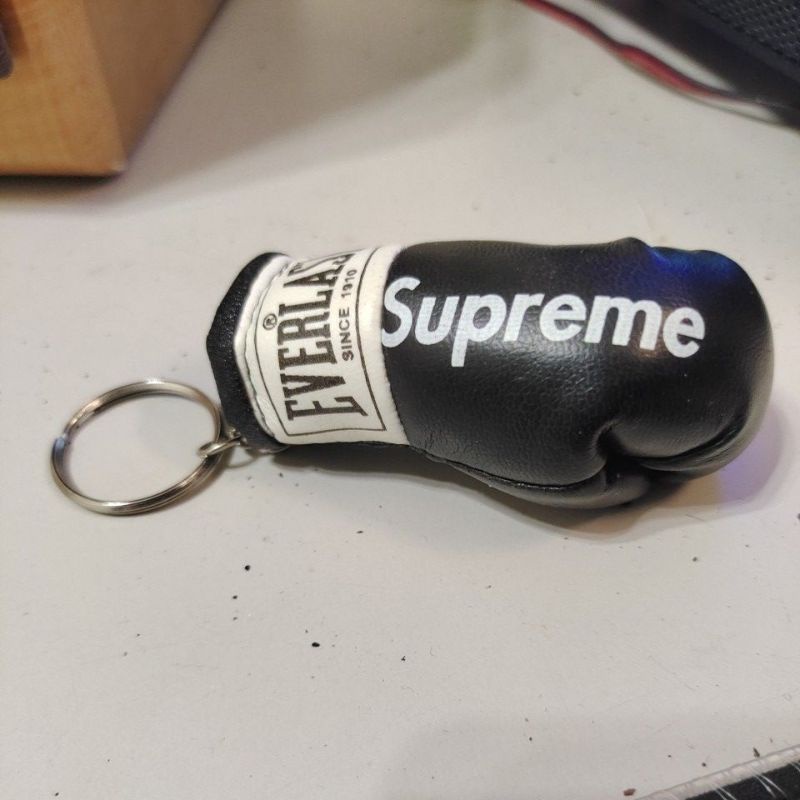 Supreme 拳擊手套鑰匙扣