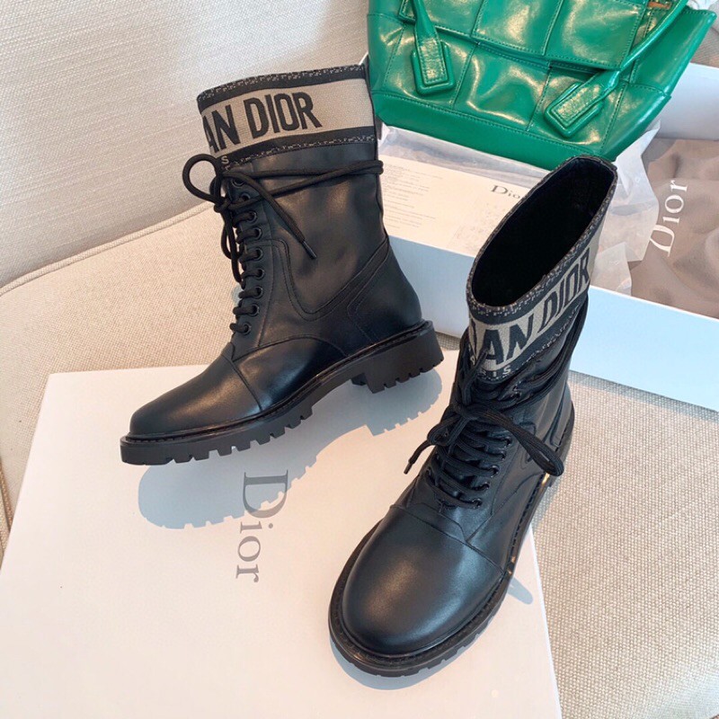 Dior 迪奥秋冬帆布刺绣字母骑士靴短靴 鞋面采用进口小牛皮搭配科技刺绣面料 一比一定制 内里水染羊皮里 Tpu大底 蝦皮購物