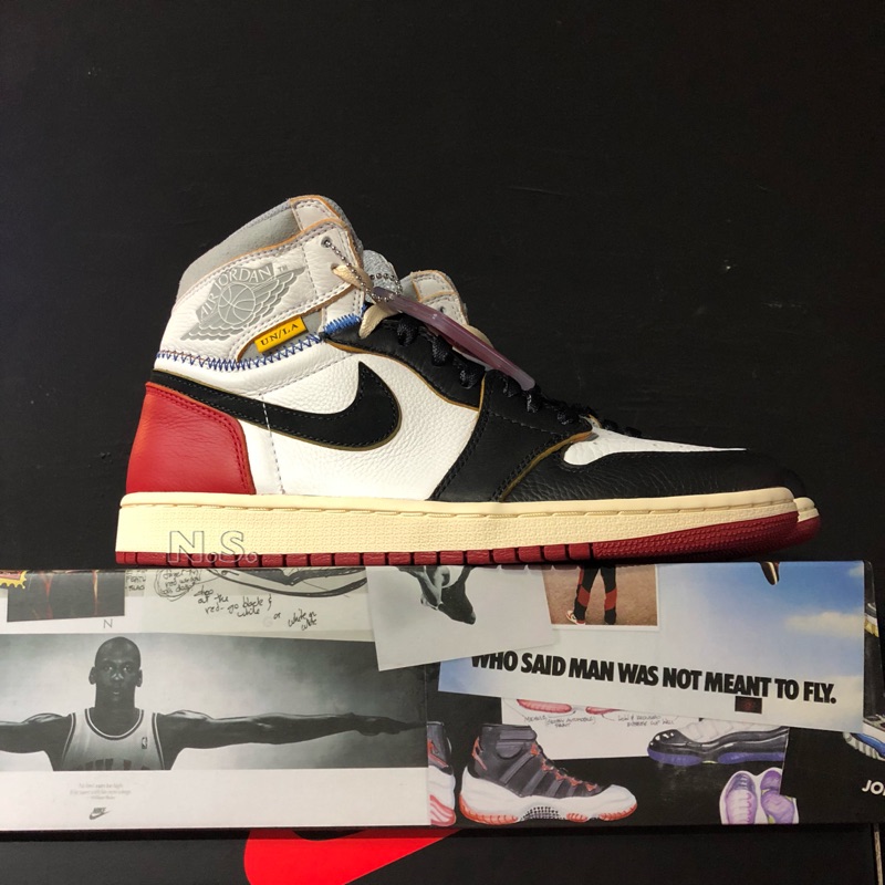 nike air jordan 1 gold toe