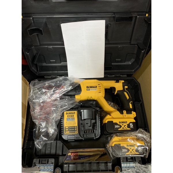 全新外匯 全新得偉133  *1一套價 5.0電池兩顆加一台115充電器(無掛勾) DEWALT DCH 133 含箱