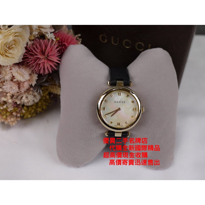 優買二手精品名牌店 GUCCI YA141404 金色 圓面 珍珠母貝 黑 牛皮 錶帶 石英錶 錶 手錶 女錶