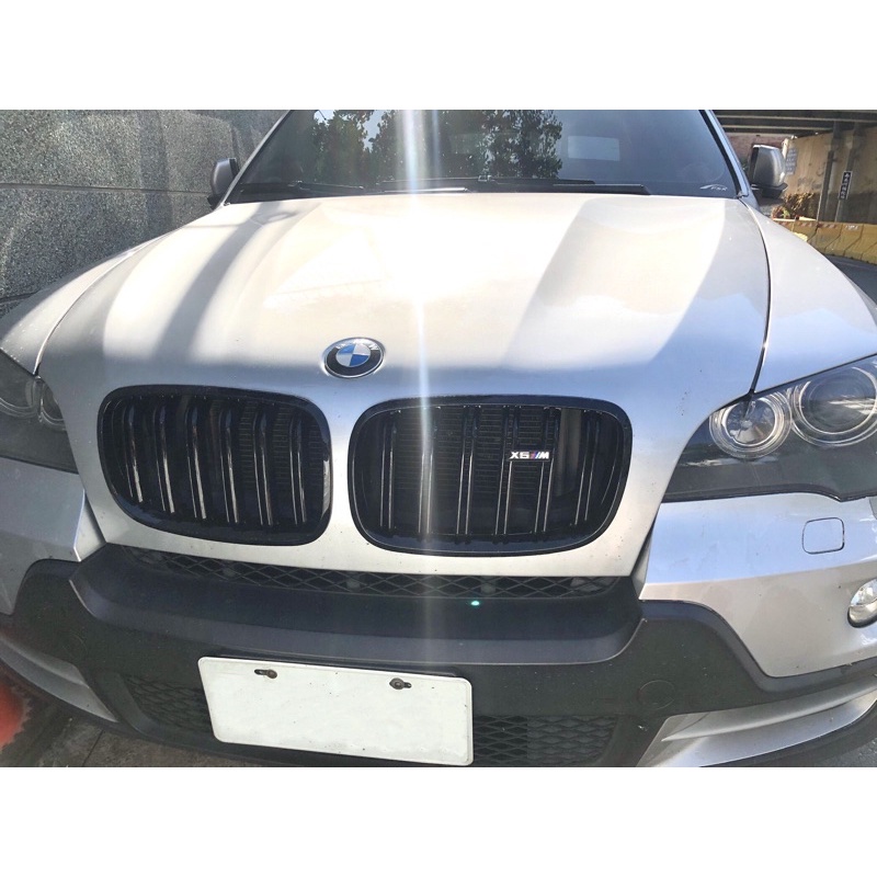 「現貨免運費」僅剩一組BMW E70 E71 X5 X6 X系列 雙槓水箱罩 亮黑 替換式改裝品  鼻頭 水箱護罩