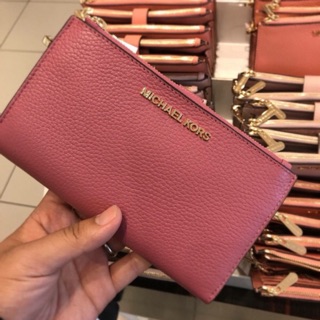 MICHAEL KORS JET SET金字LOGO荔枝紋皮革雙層手拿包-珊瑚粉