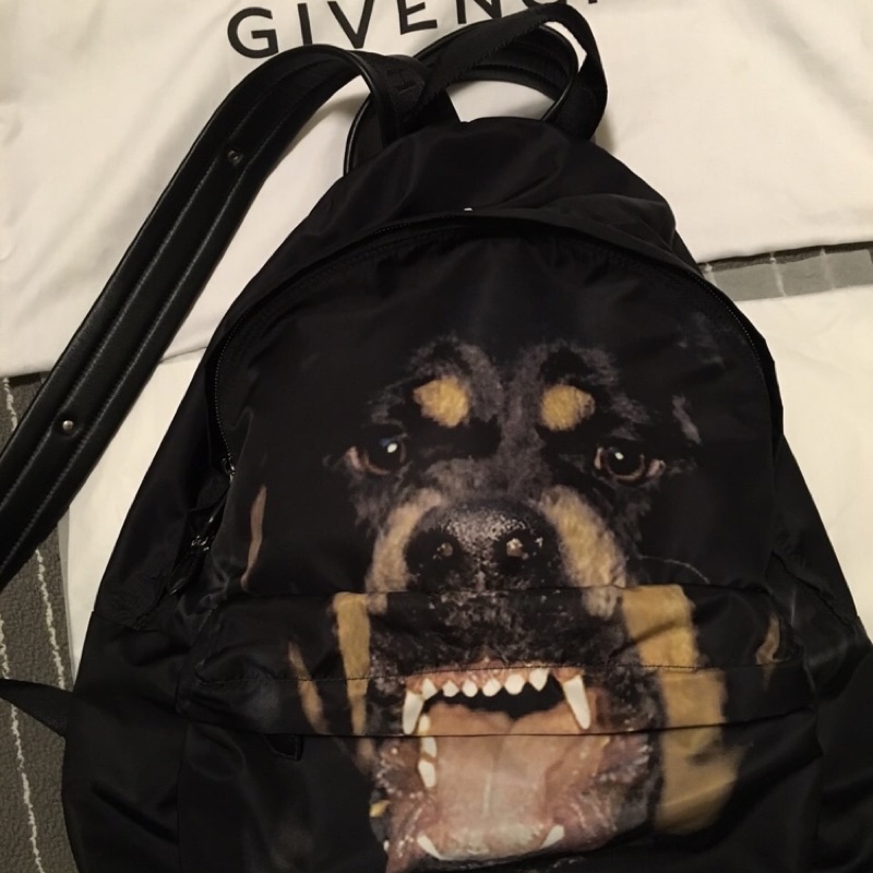 Givenchy 狗頭後背包 (羅威納)