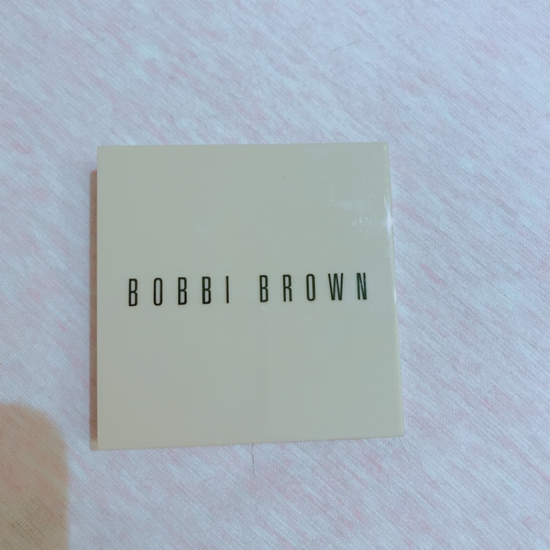 Bobbi brown 彷若裸膚蜜粉餅