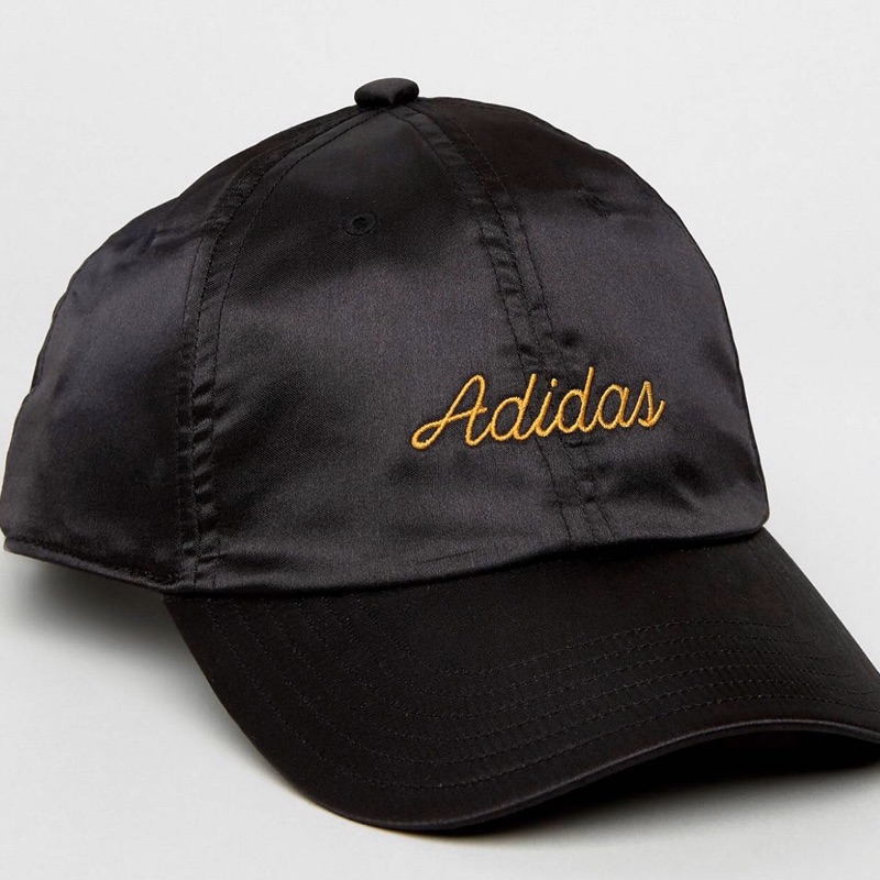 Adidas刺繡緞面棒球帽