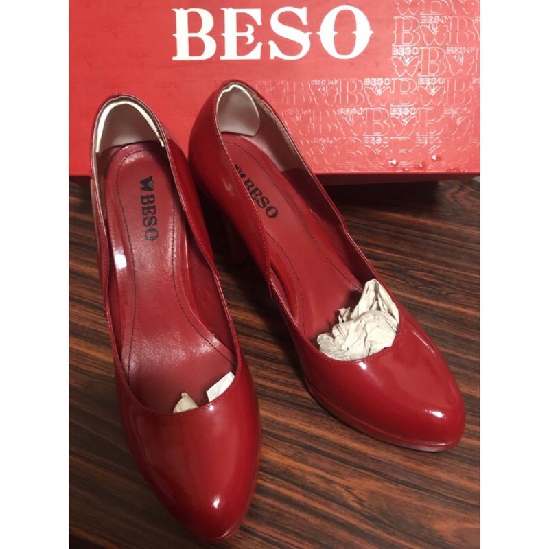 Beso 紅唇高跟鞋