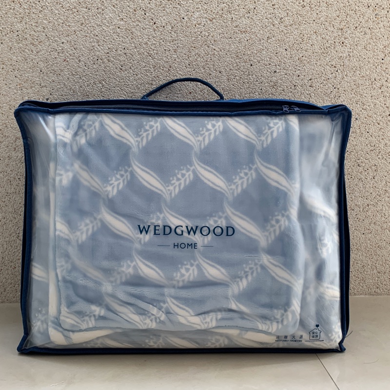 《惜物分享》英國 WEDGWOOD月桂冠葉超細纖維雙面毛毯+2個抱枕套(雙人)