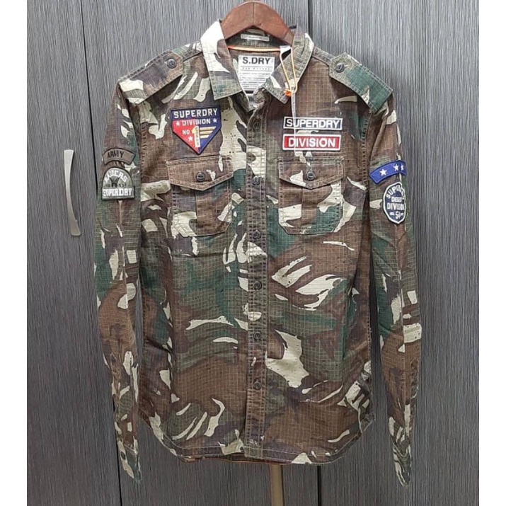 全新正品SUPERDRY極度乾燥 男美式迷彩軍肩布標長袖襯衫M（M400058Q）