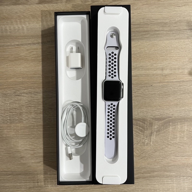 Apple Watch Series 3 Nike 38 mm 銀錶身白錶帶