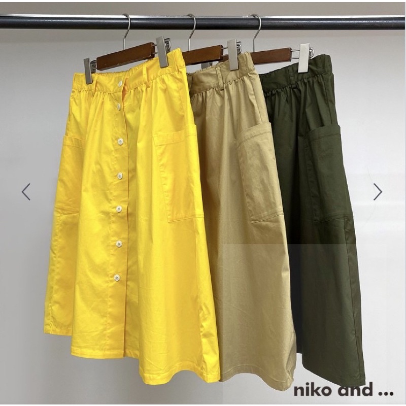 niko and女素色輕薄前排扣設計七分裙長裙（黃色）