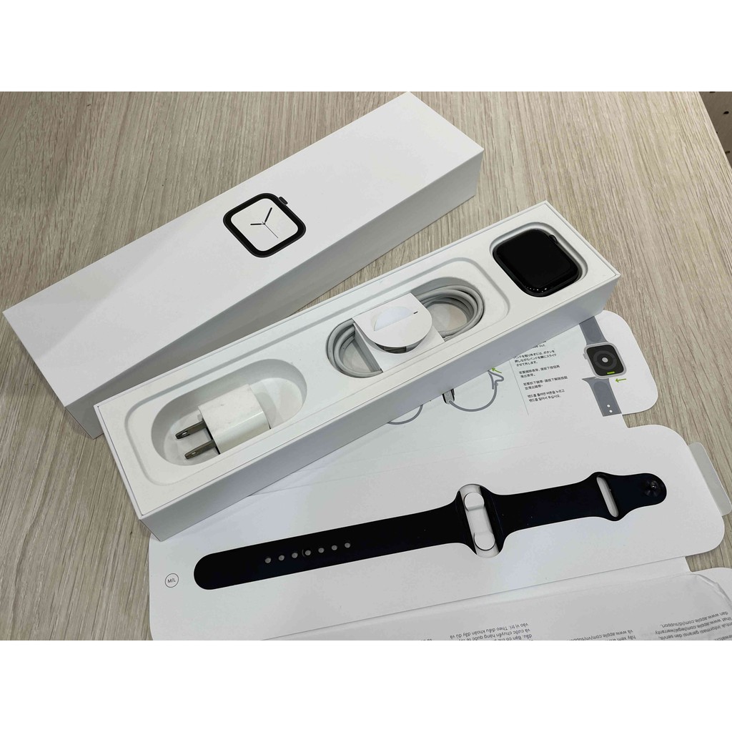 Apple Watch Series4 44mm 行動網路版 LTE 太空灰 只要7500 !!!