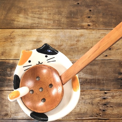 🐱現貨🐱日本 貓咪 陶瓷 湯勺架 湯匙架 托盤 置物架 收納 小碗 置架 三毛貓 碟子 萬用碟 醬料 嗨嗨麻吉日本代購