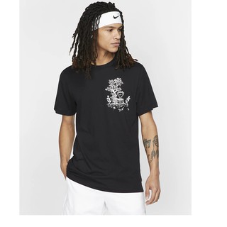【曼森體育】NIKE Men Seasonal 短袖 T恤 黑 獎盃紀念款 短TEE