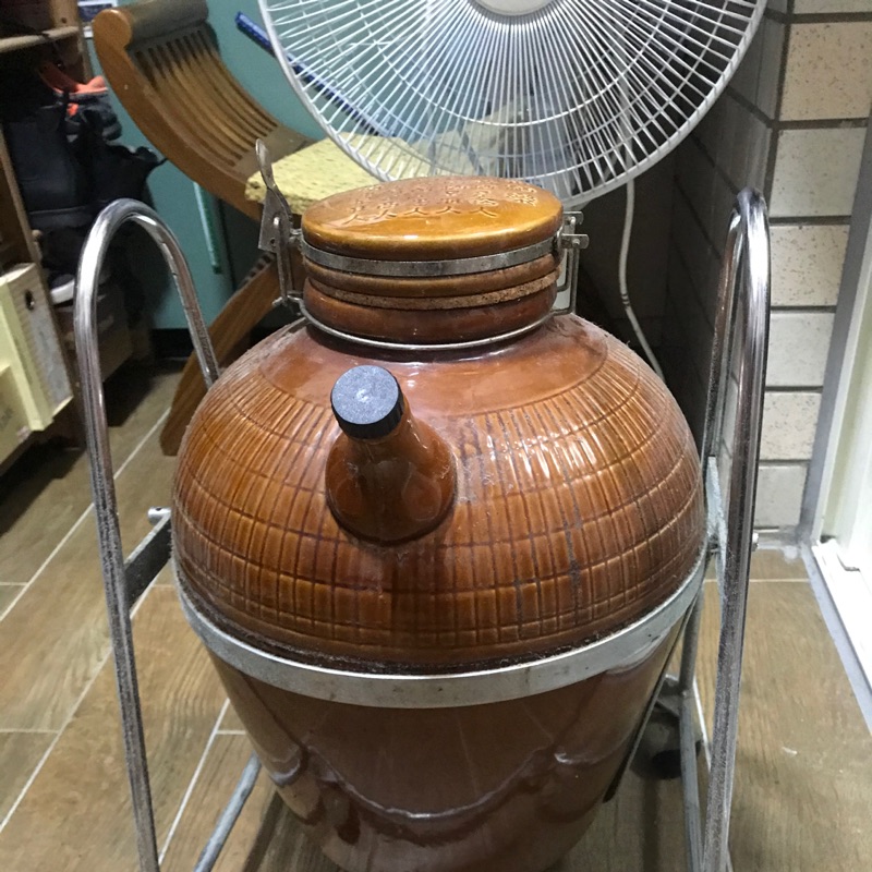 二手酒甕.陶瓷甕.釀酒甕.釀梅甕含專用架 | 蝦皮購物