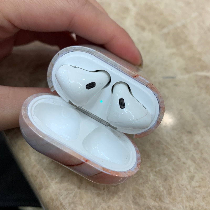 [二手] Apple AirPods 二代 有線充電 含盒子 含圖中保護殼