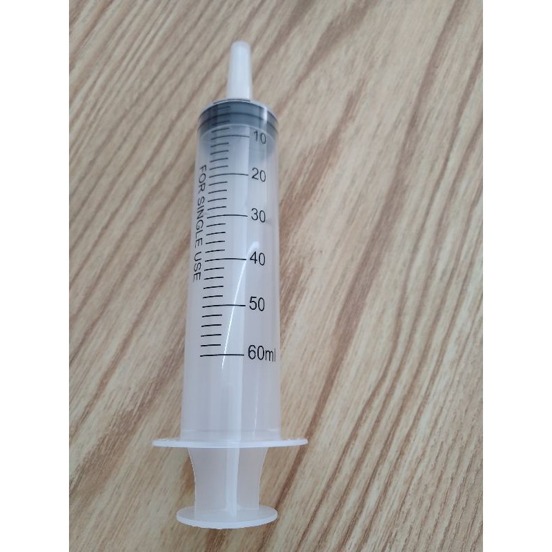 台灣現貨 60ml 附有防塵帽套灌食針筒餵食針筒虛弱老年動物必備 蝦皮購物