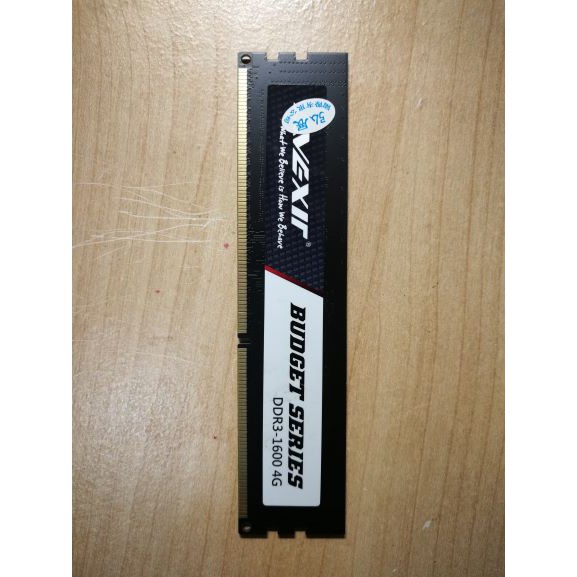 AVEXIR(宇帷國際) DDR3 4G DDR3-1600 單面記憶體  二手中古良品，使用一切正常，便宜賣。