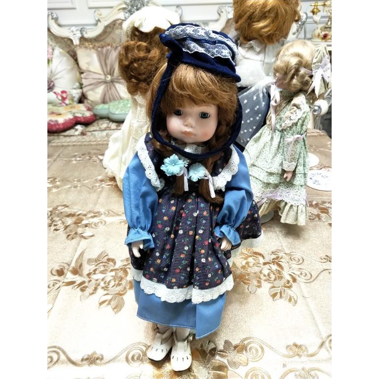 二手西洋復古陶瓷娃娃(長辮子藍衣戴帽)