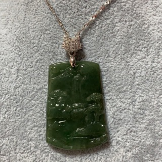 天然高檔緬甸玉～A貨翡翠～細糯冰綠～油青意境山水牌～天然A貨翡翠～項鍊～墜子～玉珮～珠寶💎～