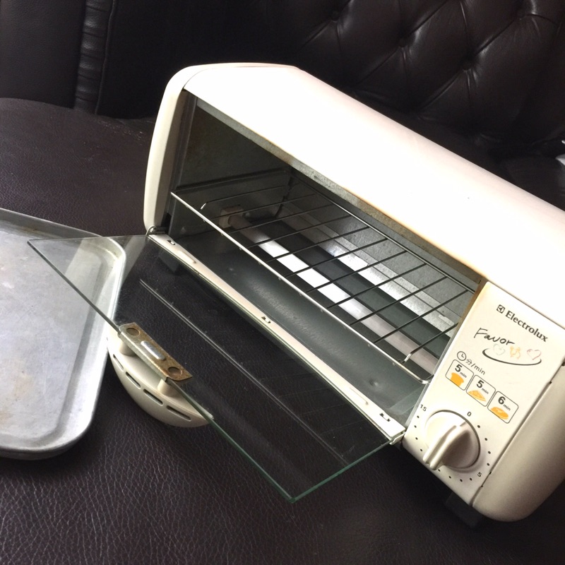 瑞典品牌伊萊克斯 Electrolux 多功能電烤箱/小烤箱/烤麵包機/烤吐司機（EOT100G)