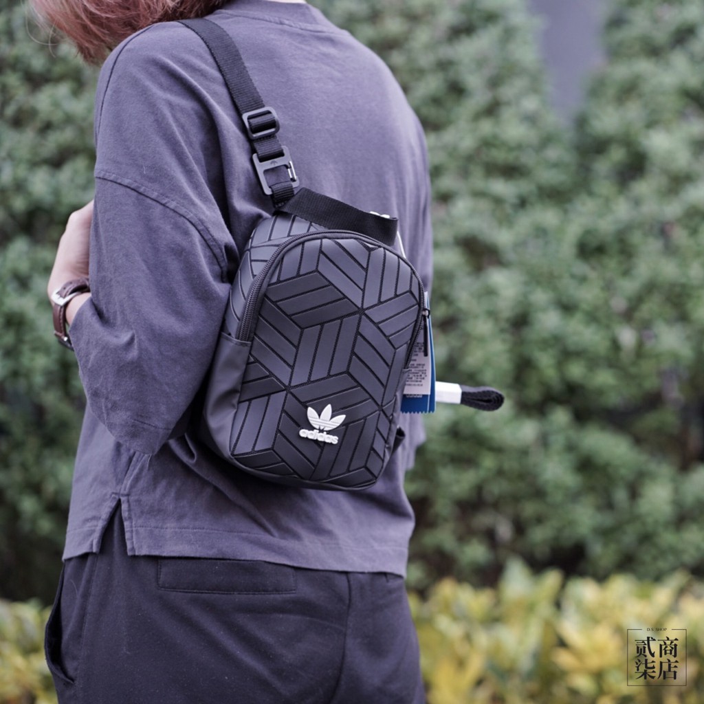 (貳柒商店) adidas 3D Mini Backpack 三葉草 黑色 菱格紋 後背包 小包 幾何圖 EK2889