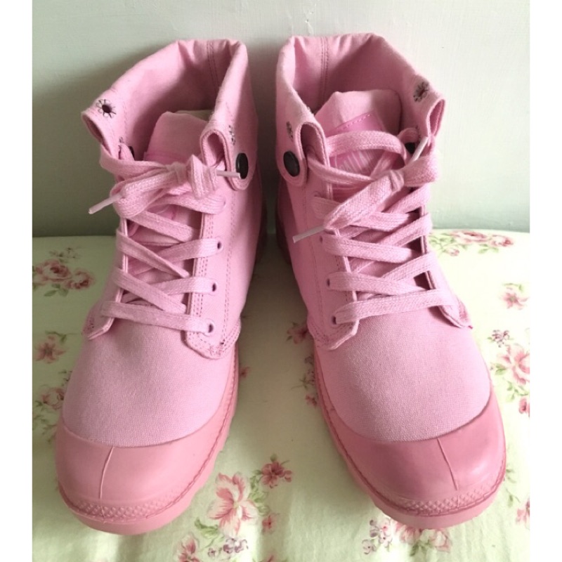 Palladium 粉紅色靴子出清