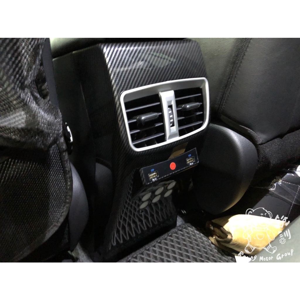 銳訓汽車配件精品 Toyota Corolla Cross 卡夢CC專用後座 USB+ LED照明燈 飾框