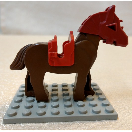 LEGO 樂高 城堡系列 CASTLE 皇冠 棕馬 (全套含馬盔及馬鞍)