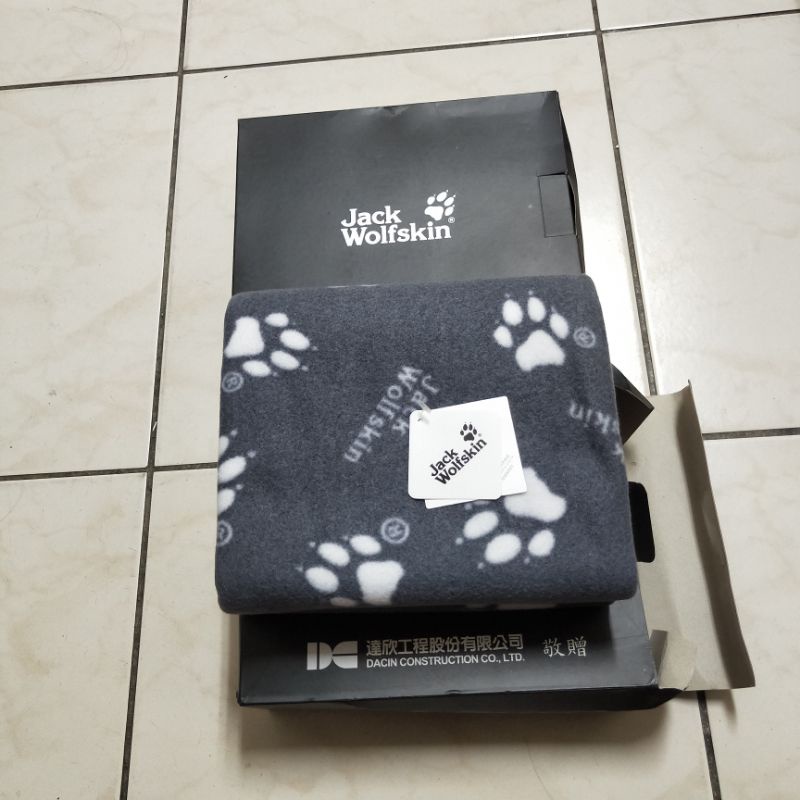 達欣工/台苯/中信金股東會紀念品/Jack Wolfskin飛狼四季毯/Hi Doggy四季毯/冷氣毯/毛毯