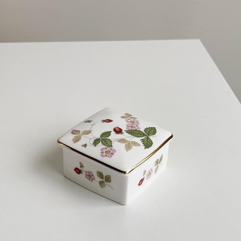 Wedgwood 野草莓 方形珠寶盒