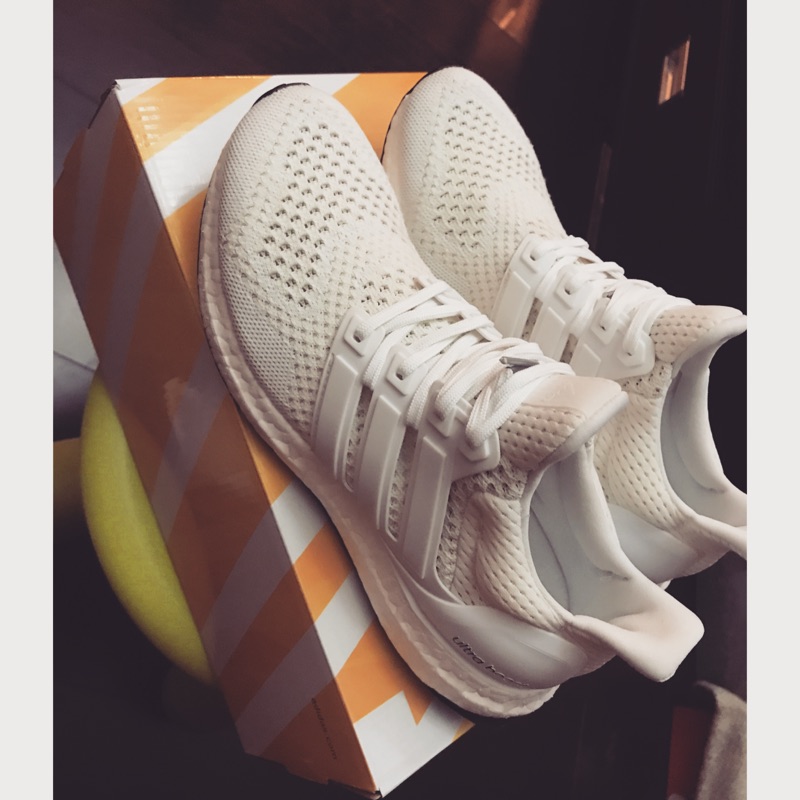 Ultra boost m 白色 型號S77416 購於東區adidas旗艦店 9成新
