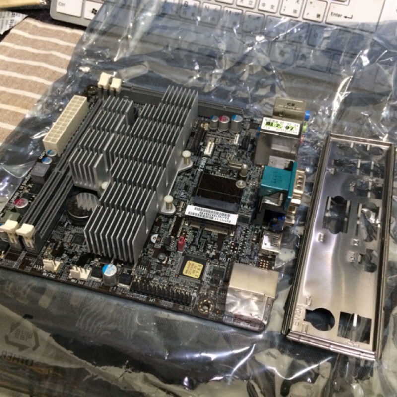 個人出清||二手 ECS KBN-I/2100 AMD E1-2100 內建顯示 Mini-ITX 雙核心主板/NAS
