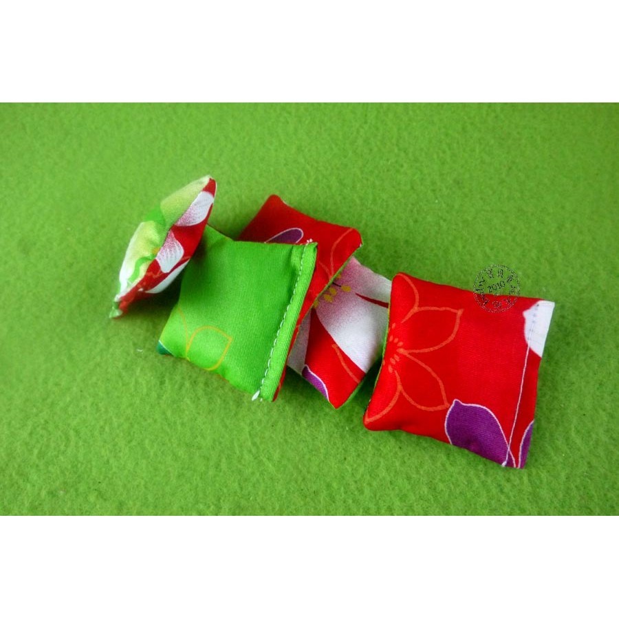 【寶貝童玩天地】【HO54-1】雙色童玩沙包 客家花布沙包 台灣製 1組(5個小沙包) - 方形 聖誕款