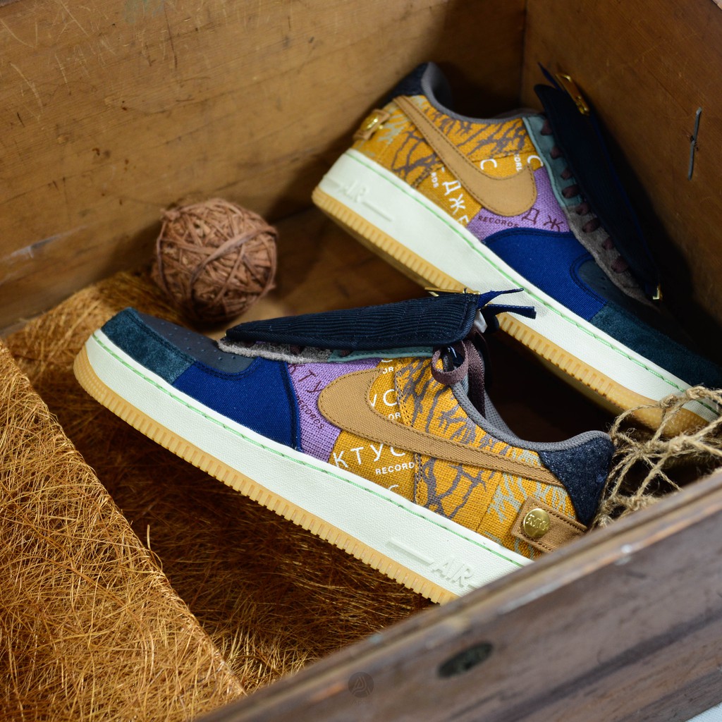 nike air force x travis